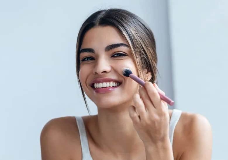 Krem CC rozświetlający - jak uzyskać promienną skórę bez wysiłku